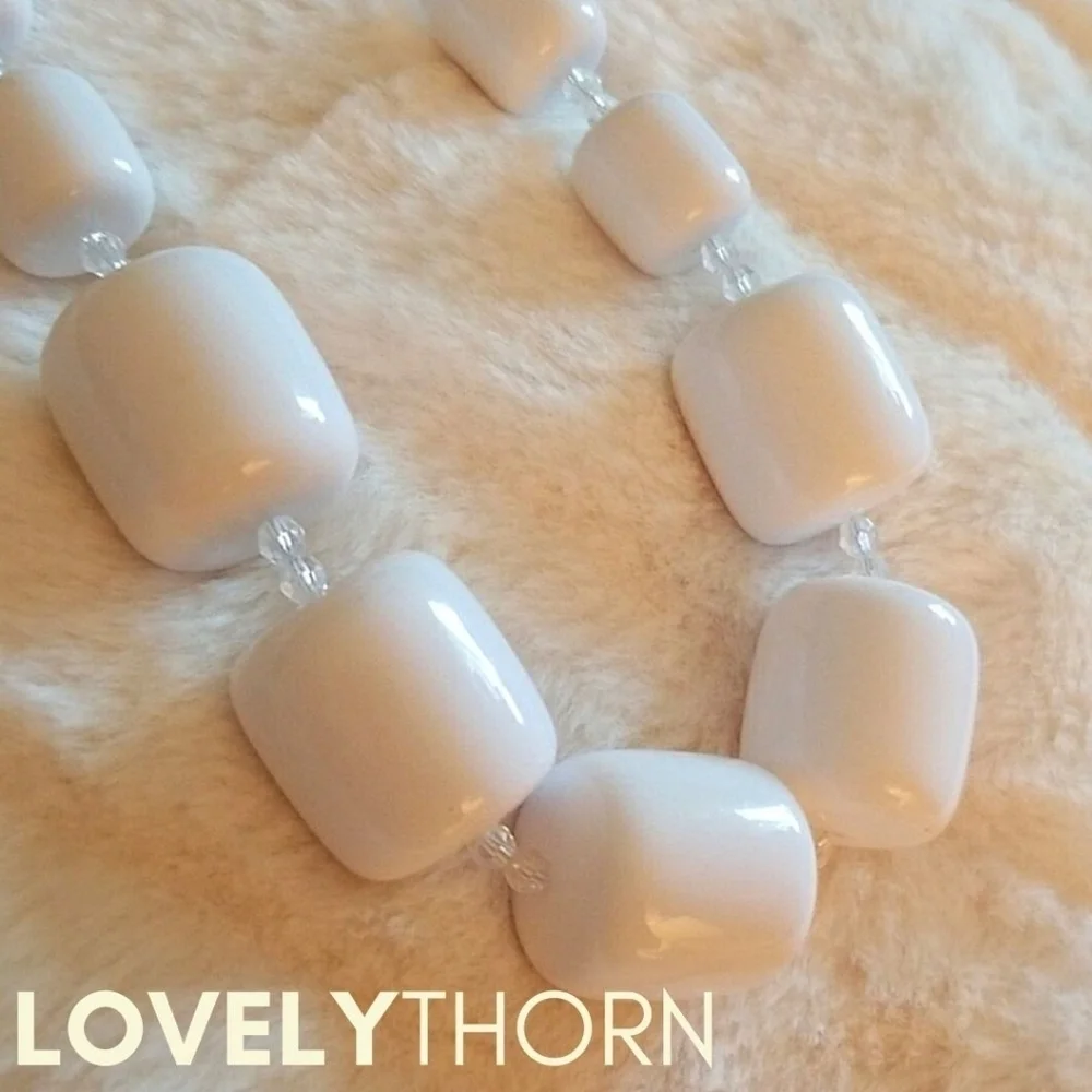 TARINA TARANTINO // ltd ed white mod lucite bead retro vibe necklace